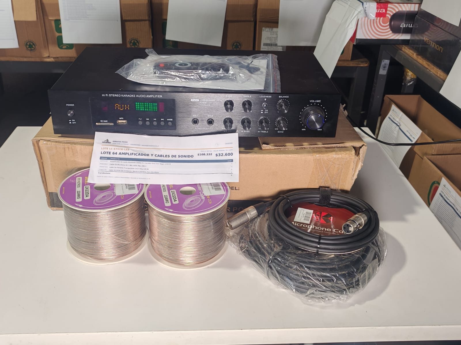 LOTE 64 AMPLIFICADOR Y CABLES DE SONIDO
