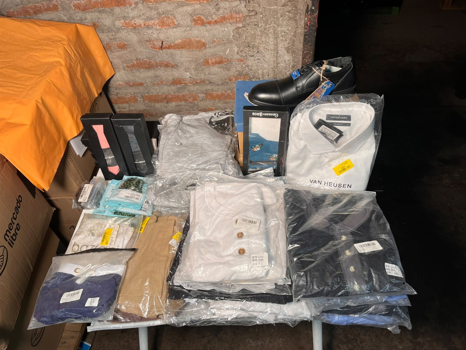 LOTE 24 VESTUARIO