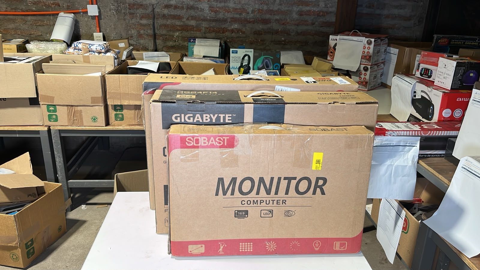 LOTE 115 MONITORES