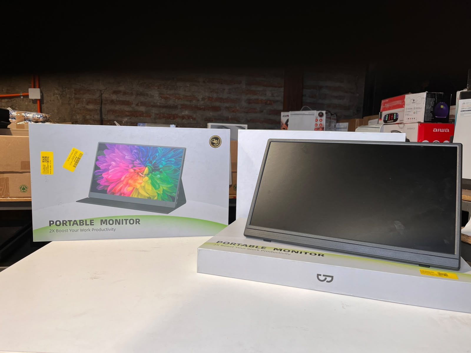 LOTE 133 MONITORES PORTATILES