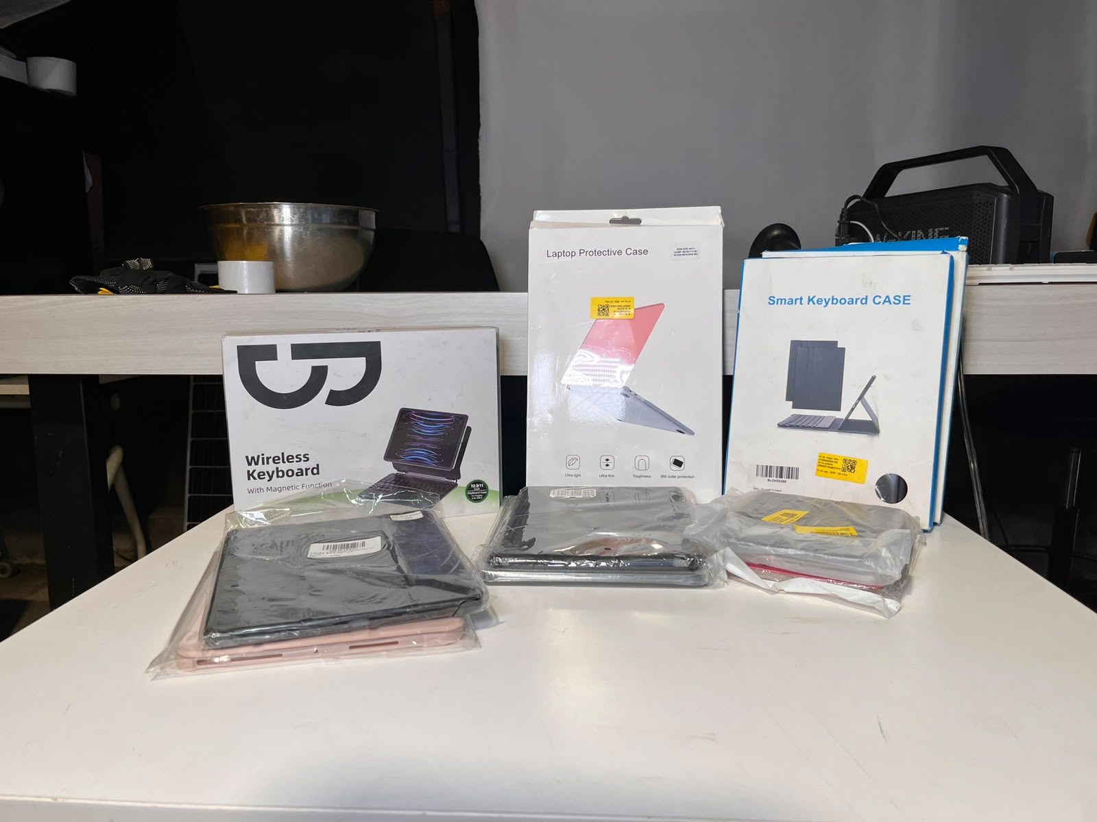LOTE 135 TECLADOS Y FUNDAS TABLET