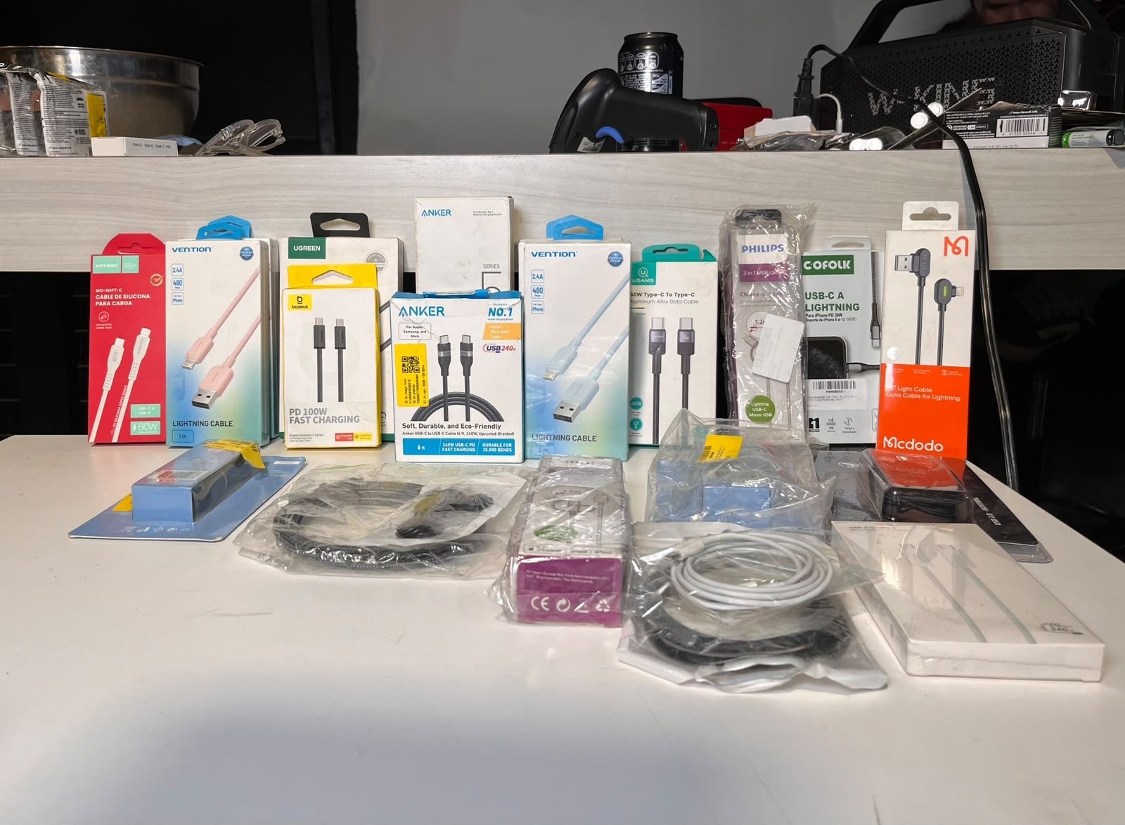 LOTE 147 CABLES DE CELULAR