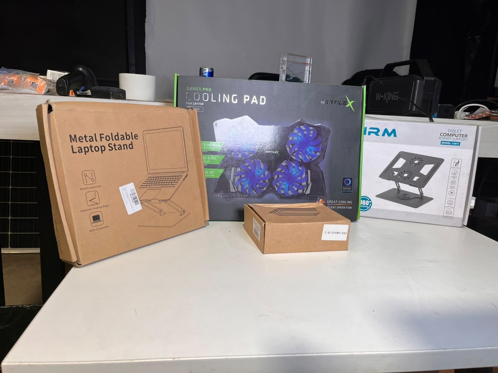 LOTE 185 SOPORTES Y VENTILADORES PC 02