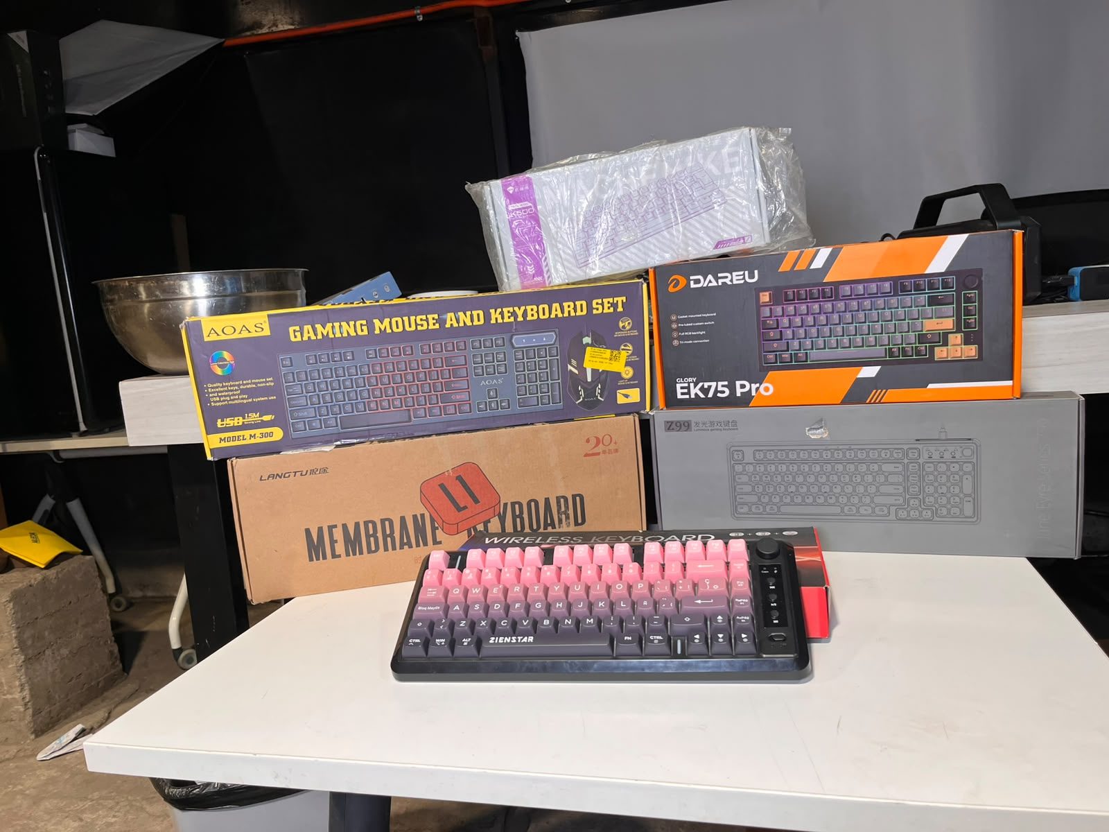 LOTE 205 TECLADOS GAMER 03